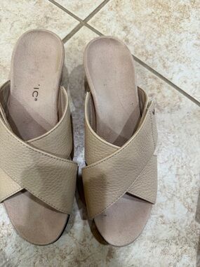 Vionic Beige Crisscross Slip-On Mules